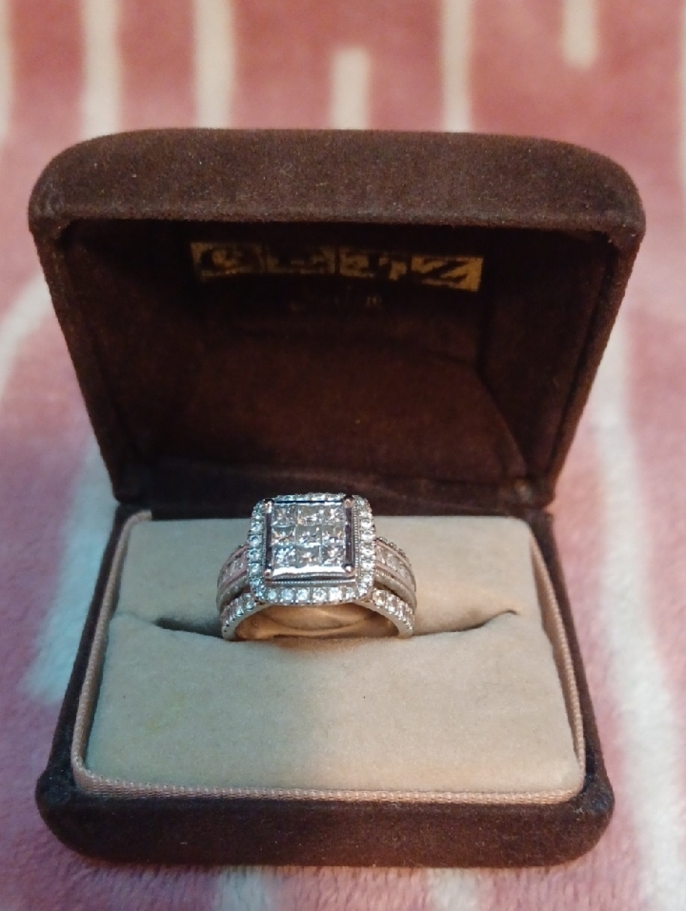 10 KT White Gold Halo Wedding Ring